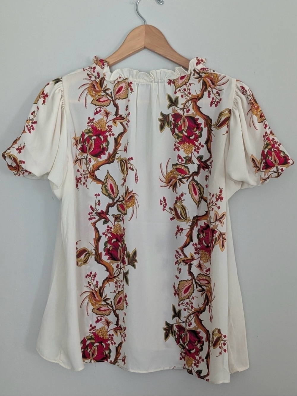Rose & Olive White Floral Embroidered V-Neck Puff Sleeve Blouse - Picture 4 of 11